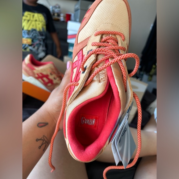 Kith X-men ASICS w/ 1of100 trading card - Picture 4 of 9